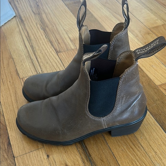 Women’s Blundstone Heeled Boot - Picture 1 of 4